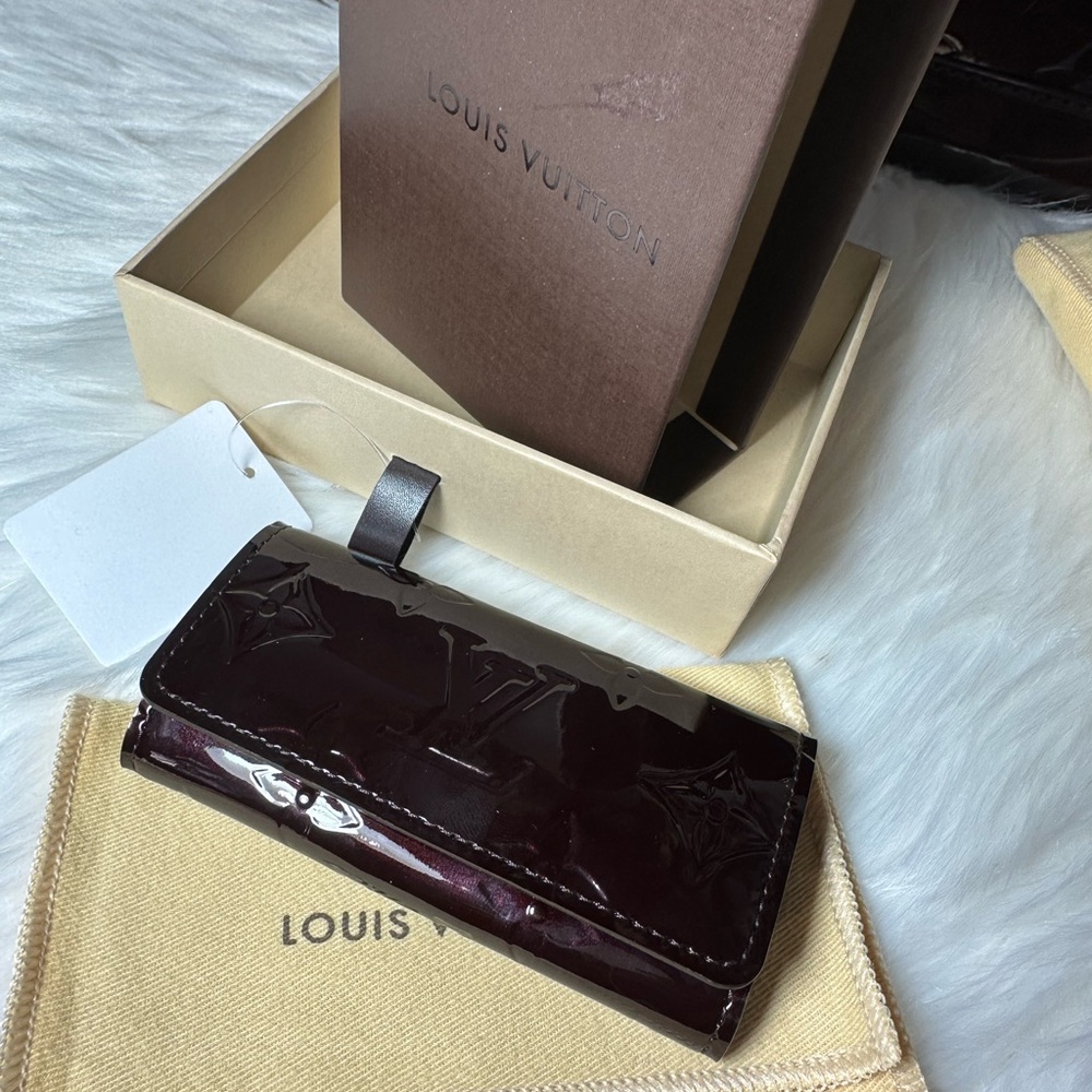 Unused 4 Key Holder VERNIS AMARANTE